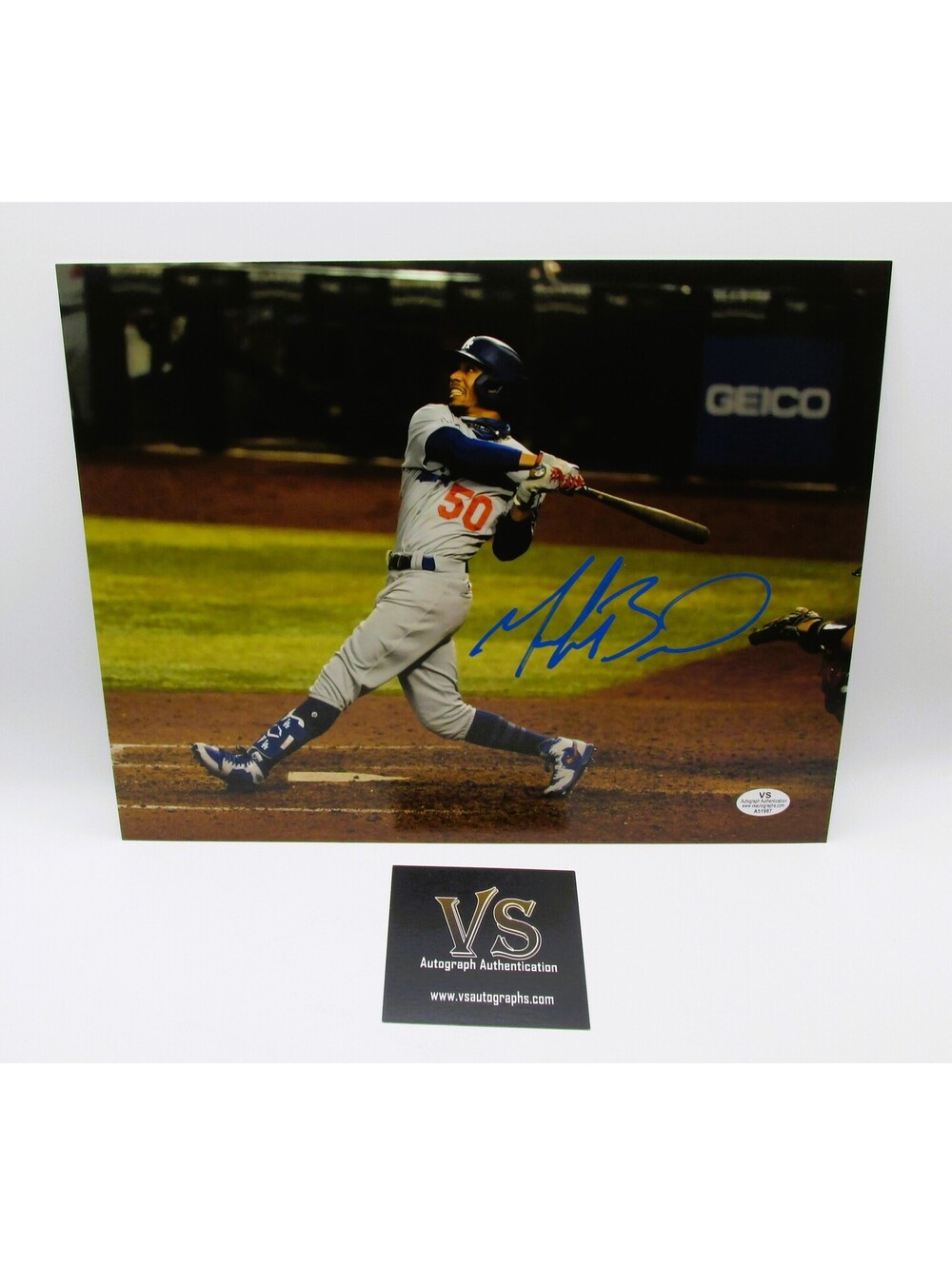 Mookie Betts Signed 8x10 Photo With COA (A51987) (Dodgers)